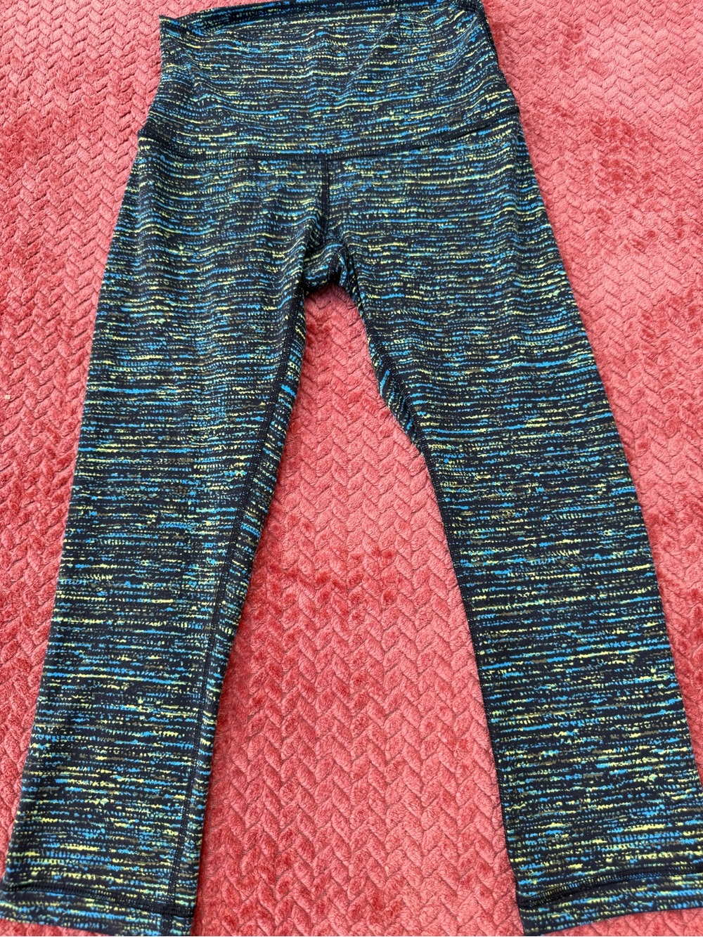 Lululemon striped crop leggings/workout size 6 measurements below